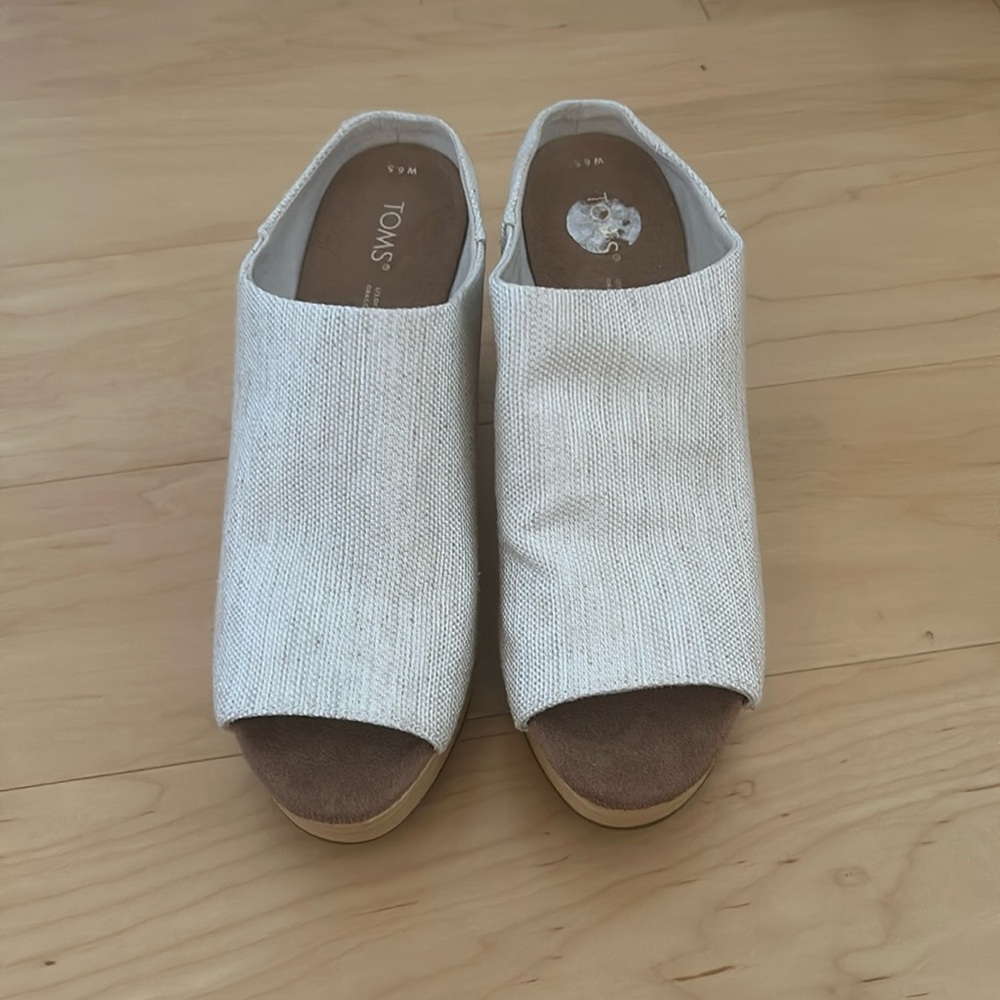 Tom’s platform sandals